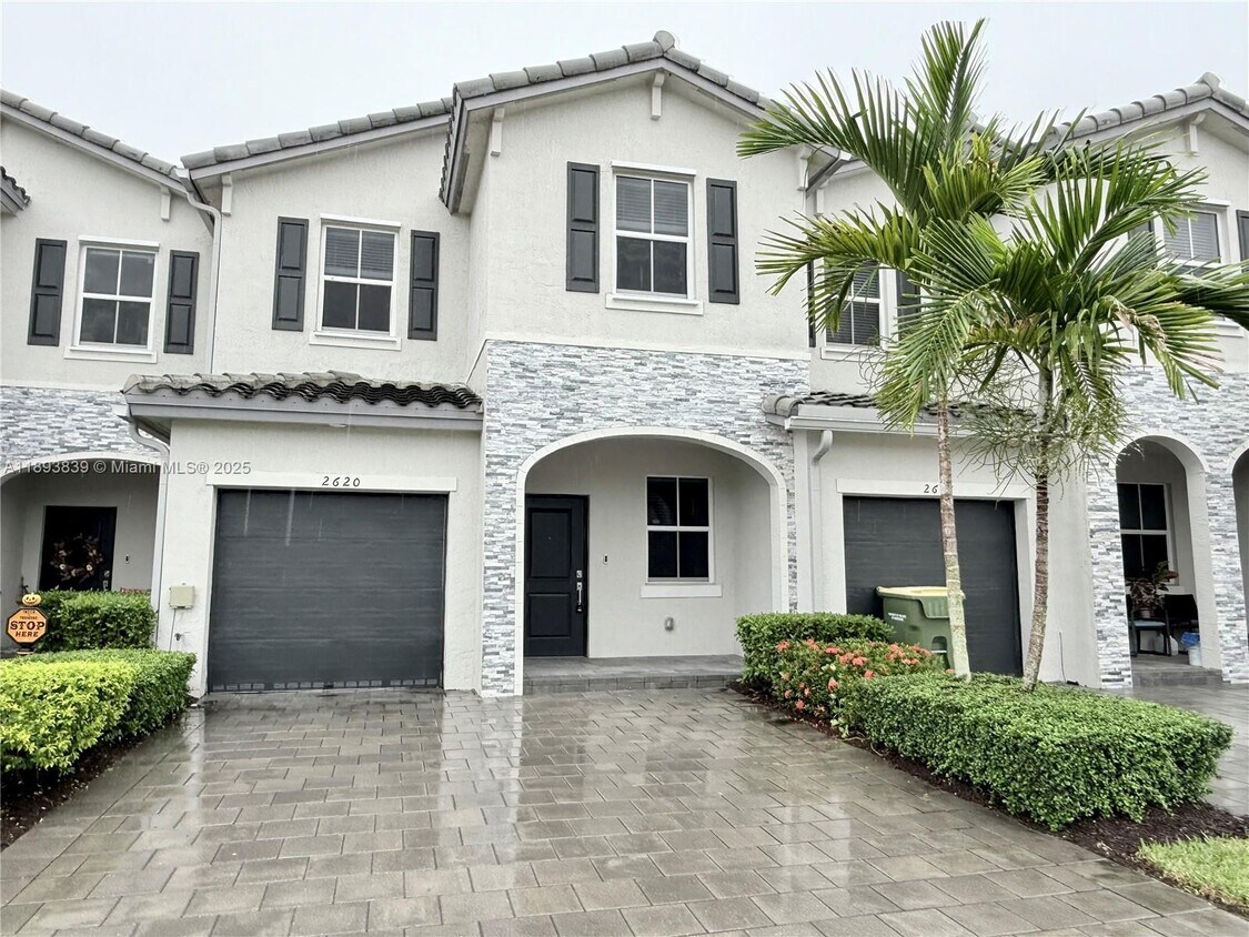 Foto principal - 2620 SE 11th Ct