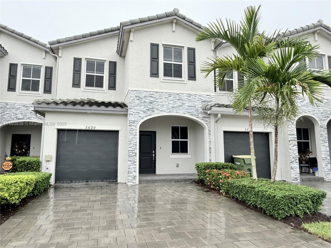 Primary Photo - 2620 SE 11th Ct