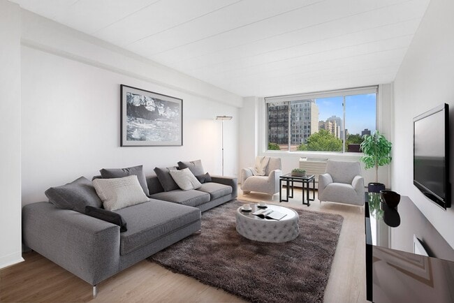 1-BR/1BA Living Area - 500 W. Belmont