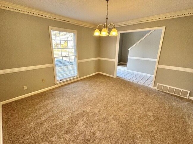 Building Photo - Spacious 4 bedroom 2.5 Home in Cordova, Av...