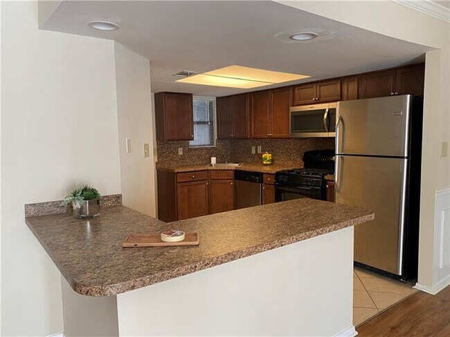 Building Photo - 2185 Palmyra Dr