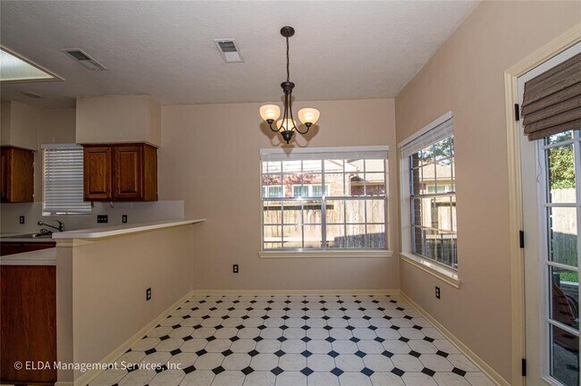Building Photo - 16002 Brittany Knoll Dr