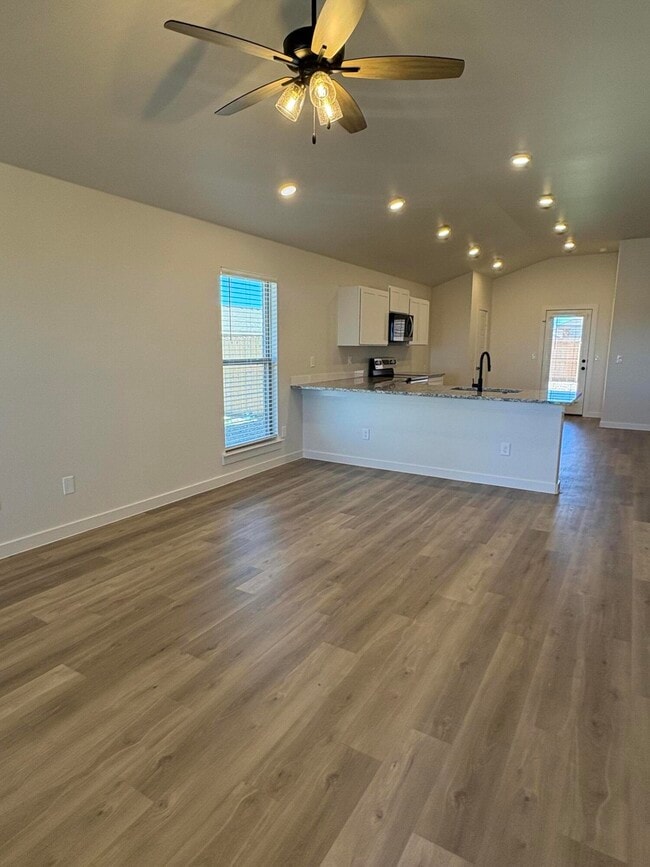 Building Photo - 2129 Langford Ave