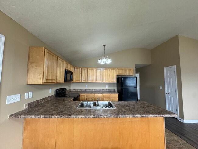 Foto del edificio - Spacious 3 bedroom, two bathroom home close to GM, Magna and Industrial Park