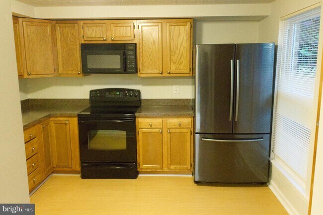 Building Photo - 501 Oakmont Ct