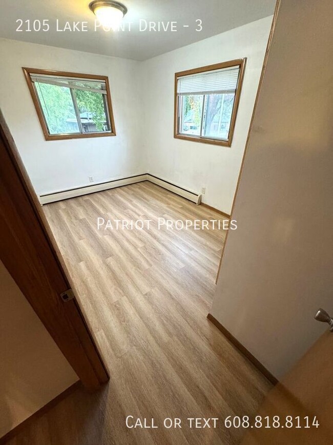 Building Photo - 2105 Lake Point Dr