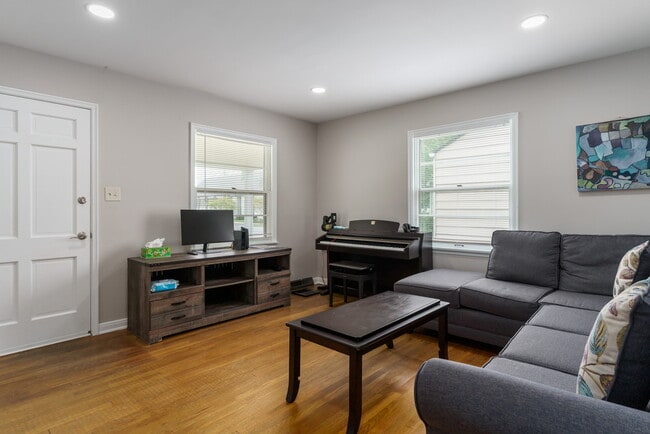 Building Photo - 62 E Stanton Ave