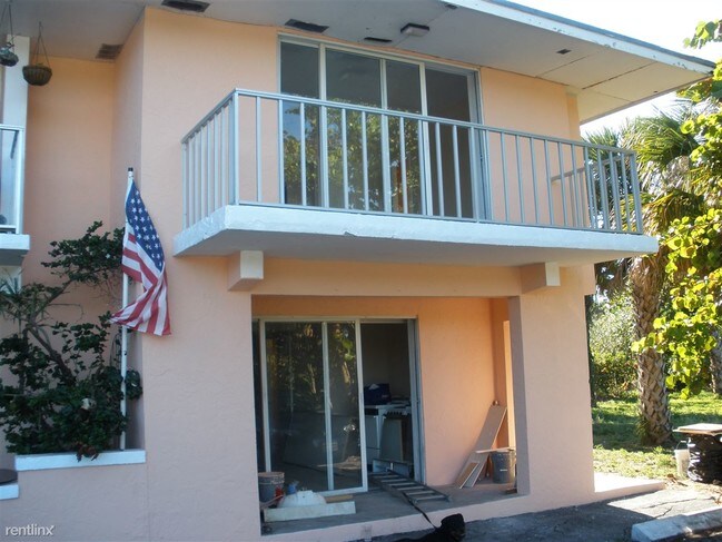 Building Photo - 2305 Tamarind Dr