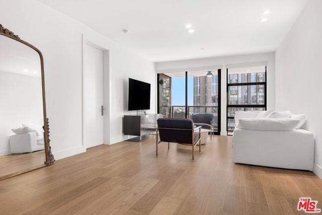 Foto principal - 10777 Wilshire Blvd