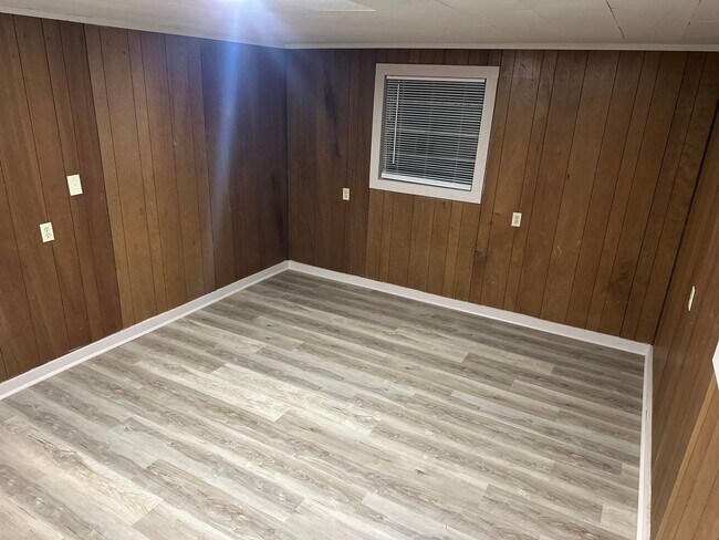 Foto del edificio - Available Now! 3-Bed, 1-Bath Central Springdale Home with Fenced-In Yard