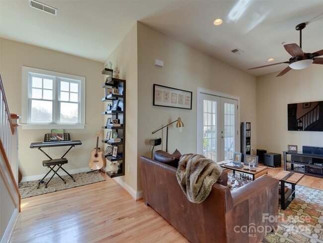 Foto del edificio - 2228 Lyndhurst Ave
