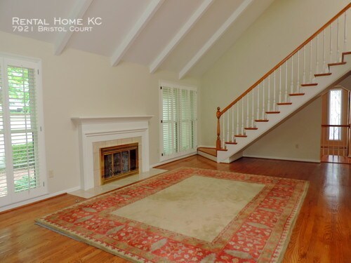 Foto del edificio - 7921 Bristol Ct
