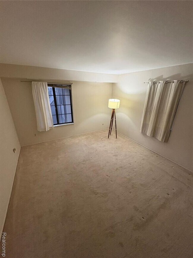 Foto del edificio - Beautiful Condo in Rochester Hills