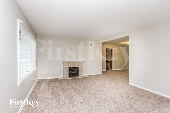 Building Photo - 5614 N Victoria Dr