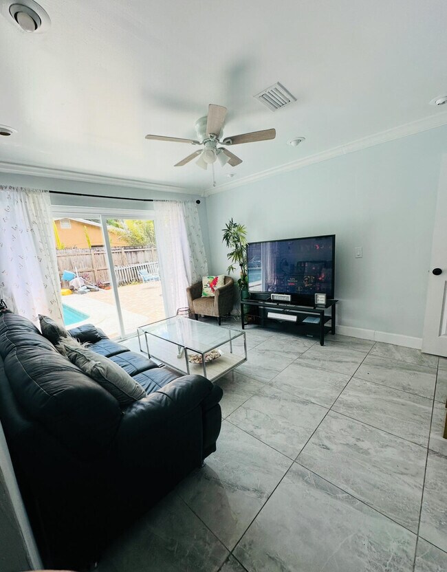 Foto del edificio - 1711 SW 23rd Ave