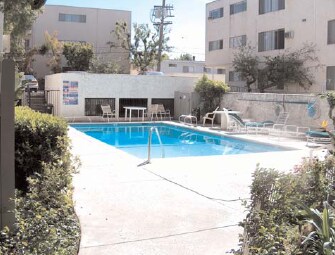 Piscina - 4424 Woodman Ave