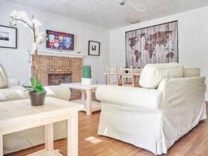 Building Photo - 504 SW 10th St