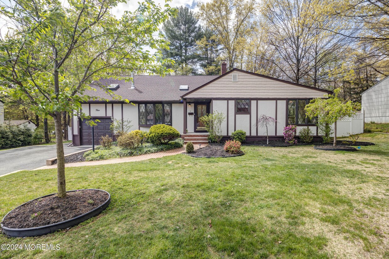 Primary Photo - 4 Woodland Rd