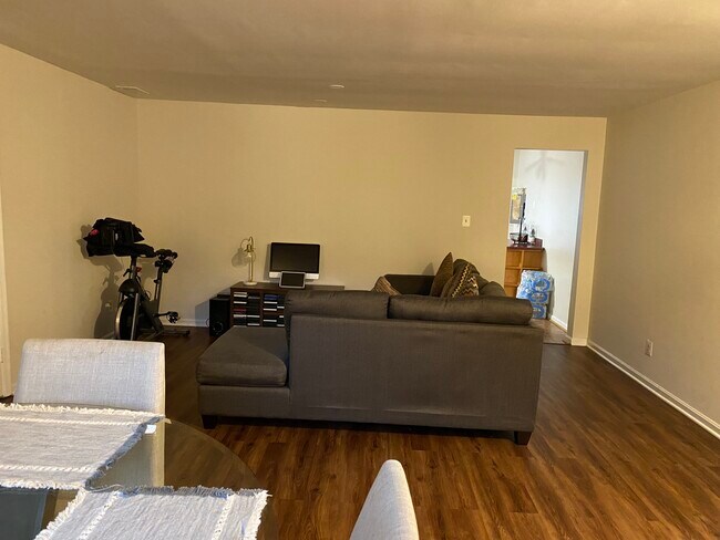 Building Photo - 130 Bent Twig Ln