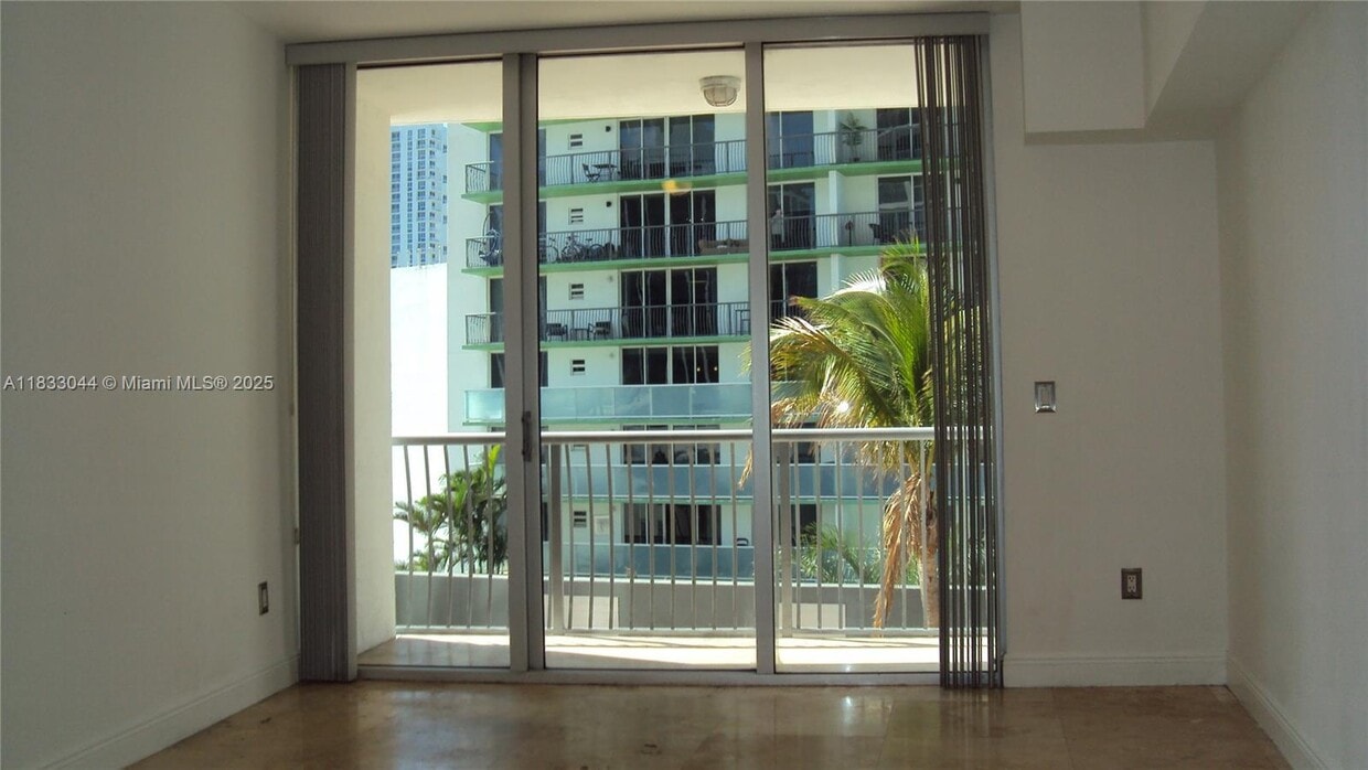 Primary Photo - 1750 N Bayshore Dr