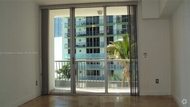 Building Photo - 1750 N Bayshore Dr
