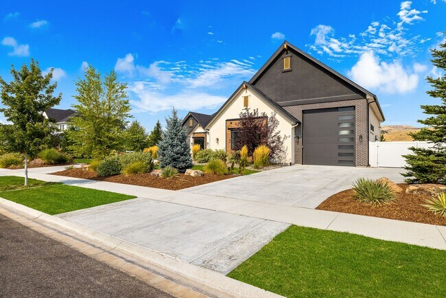 Foto del edificio - 7940 W Mirror Pond Dr