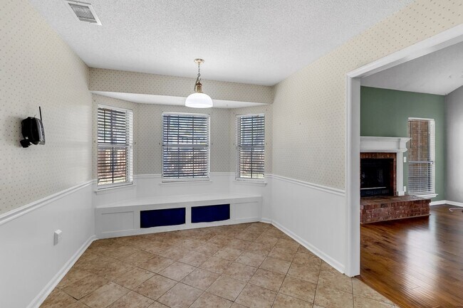 Foto del edificio - 406 Miner Dr