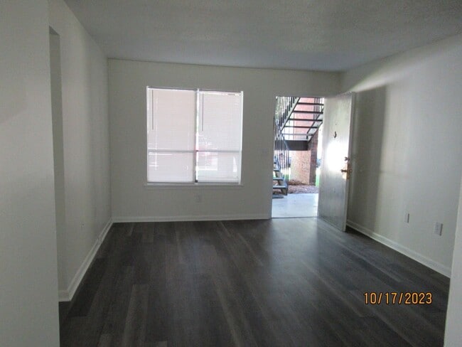Building Photo - Willow Run Apartments