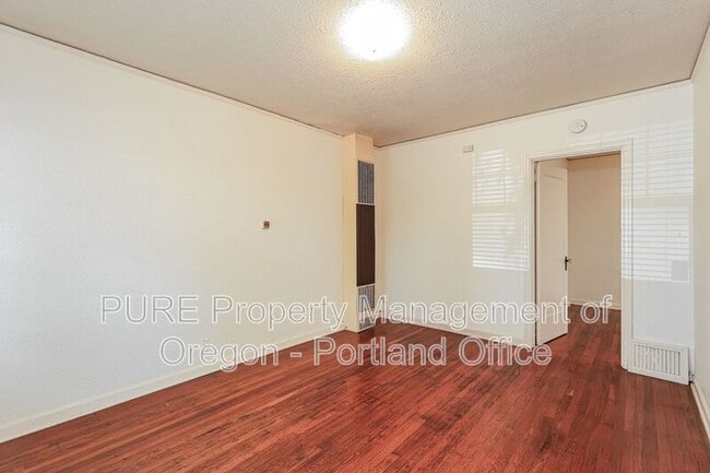 Building Photo - 715 NE 20th Ave