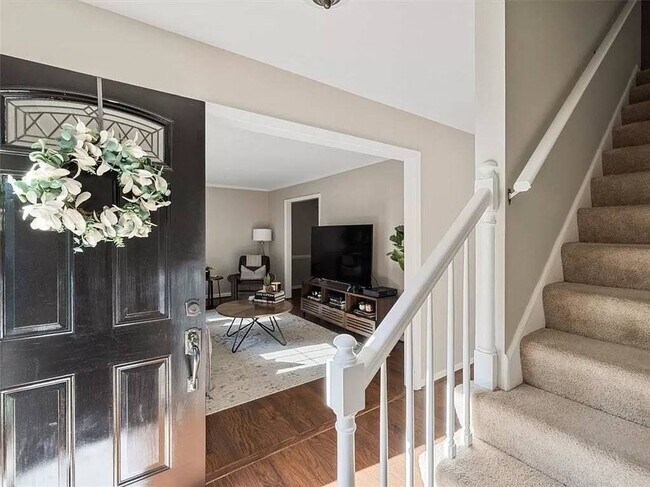 Foto del edificio - 9024 Covewood Rd
