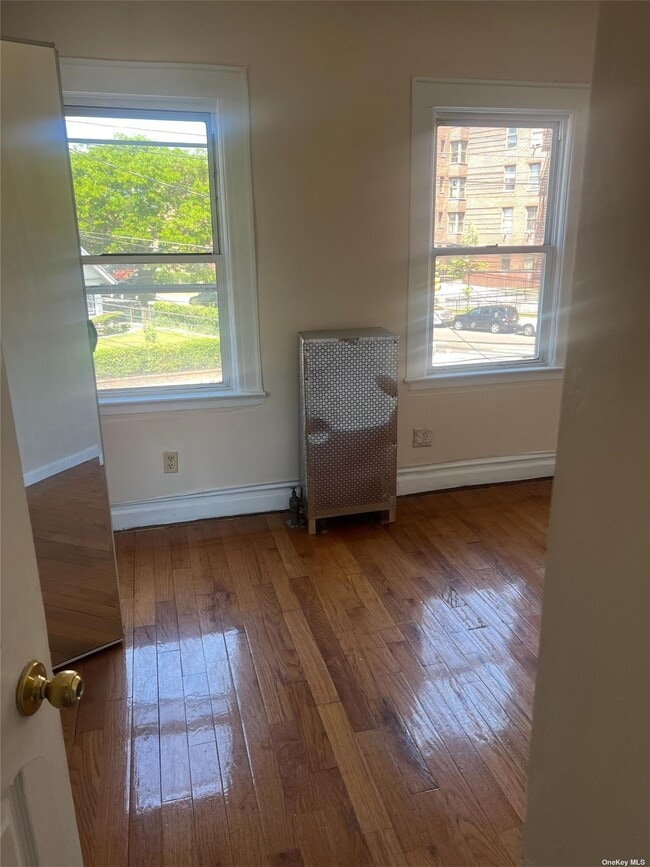 18842 Woodhull Ave Unit 2nd Fl, Queens, NY 11423 Room for Rent in