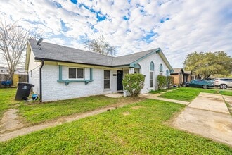 Building Photo - 8124 Beech Cove Ln