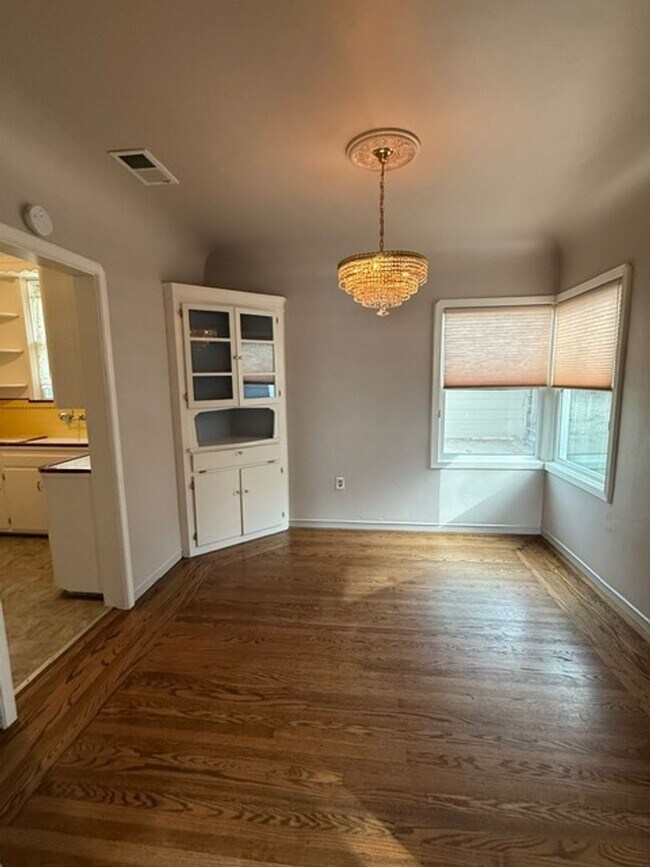 Foto del edificio - Charming 3 bedroom 2 bathroom single level home in Santa Rosa