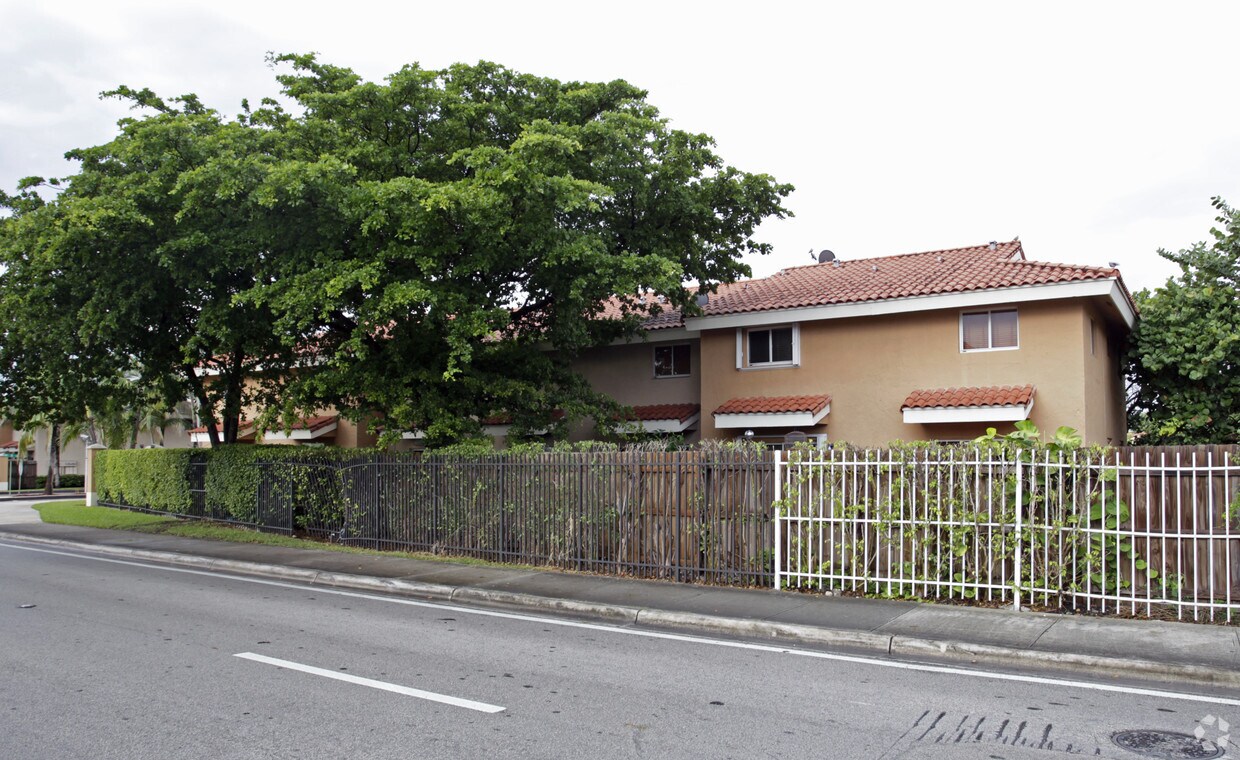 Mira Villas Apartments in Miami, FL