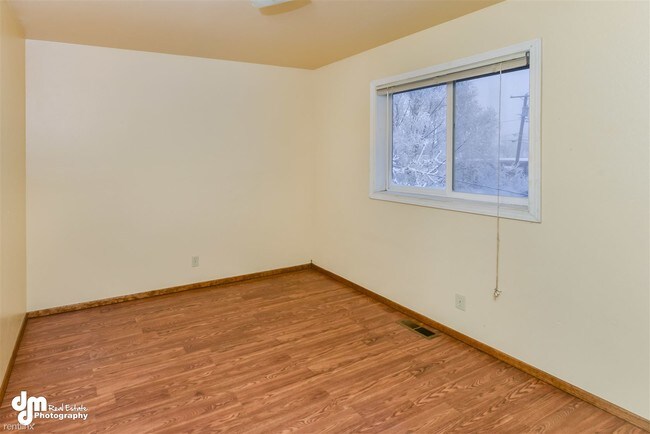 Building Photo - 200 N Flower St