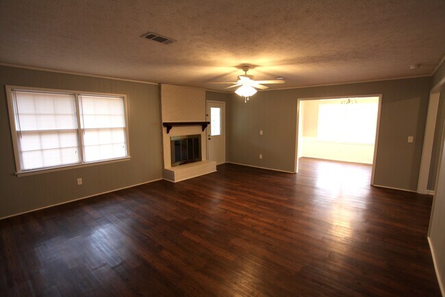 Foto del edificio - Newly remodeled 3bed/2bath house available...