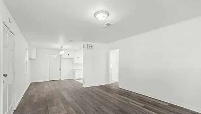 Foto del edificio - NOW AVAILABLE!!