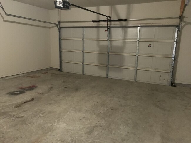 Building Photo - Duplex *LEASING SPECIAL AVAILABLE*