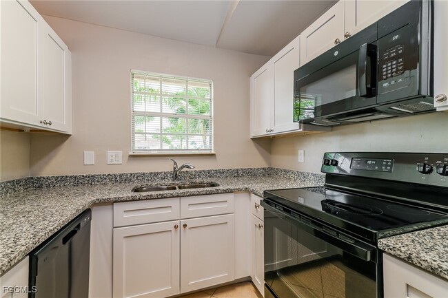 Foto del edificio - 818 SW 31st St