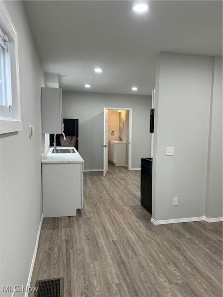 Building Photo - 15630 Holmes Ave