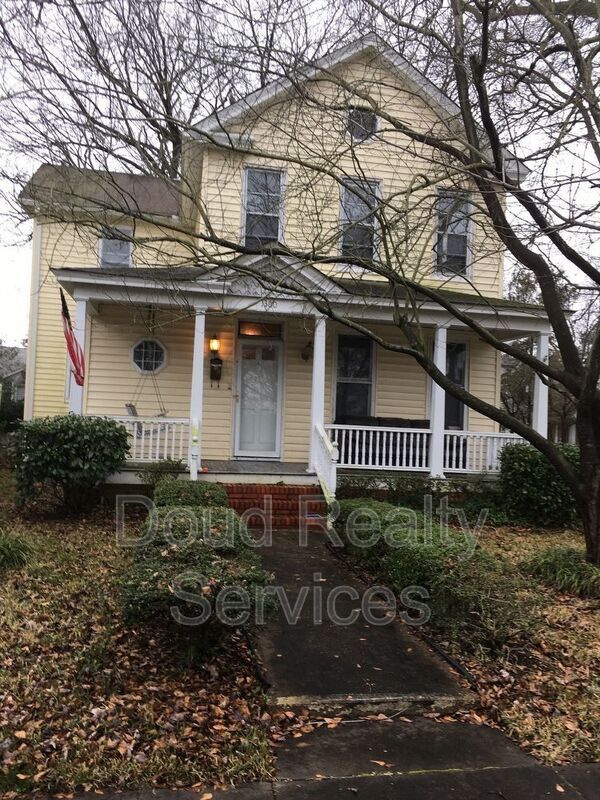 Building Photo - 1300 Holly Ave