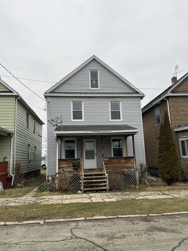 Building Photo - 960 W 16th St
