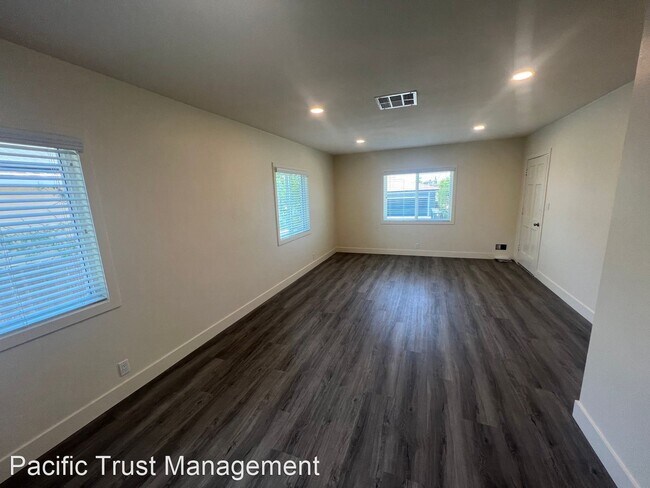 Building Photo - 4 br, 1.5 bath House - 4594 W. 135th