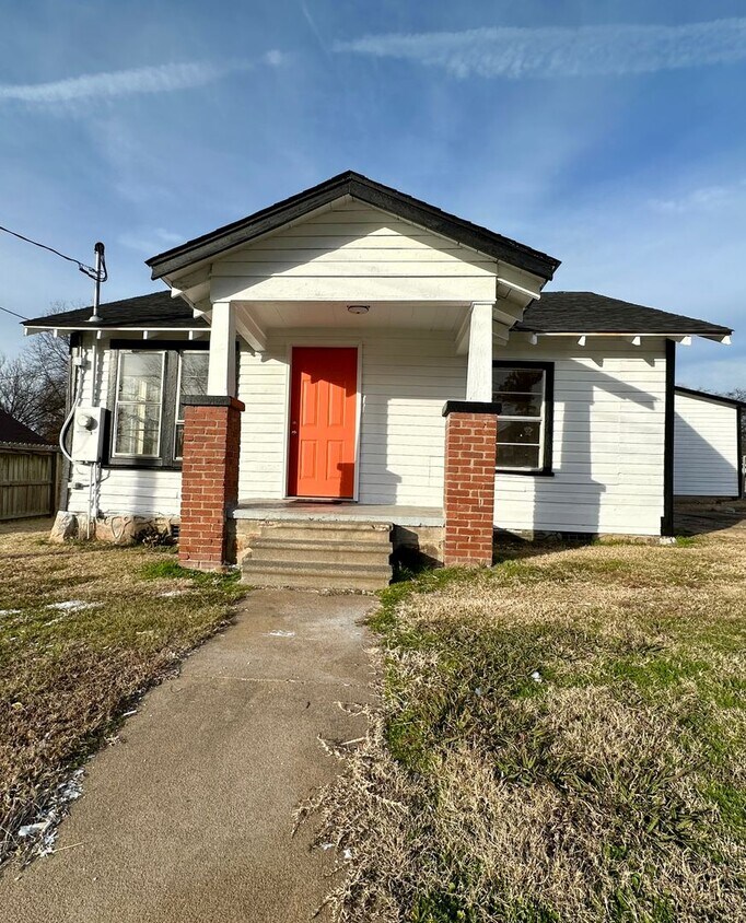 Primary Photo - Come look at this remolded 2-bedroom 1-bat...