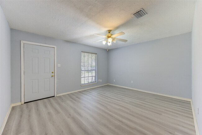 Foto del edificio - 6115 Westbranch Dr
