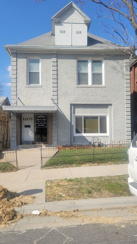 Primary Photo - 3 Bedroom 1 Bathroom Duplex