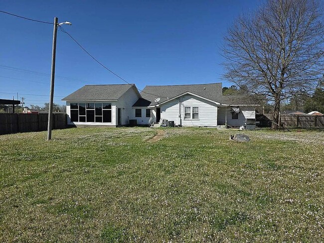 Photo - 40062 Hamilton Rd House