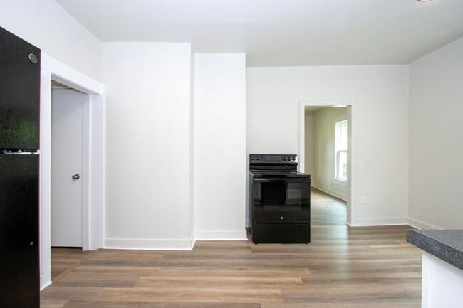 Building Photo - Two Bedroom Duplex
