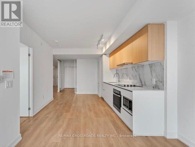 Building Photo - 1100 Sheppard Ave W