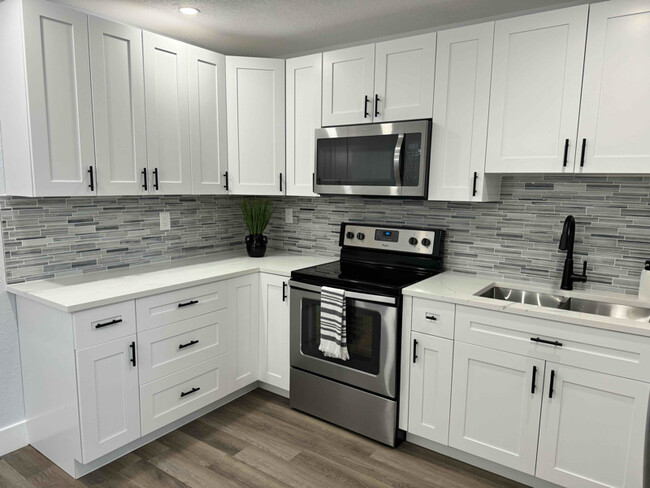 Building Photo - 9147 Reed Dr